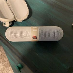 Whit beats pill with case but no charger